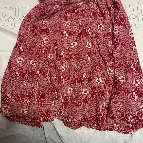 Hawaiian Print Red Skirt - Picture 2 of 3